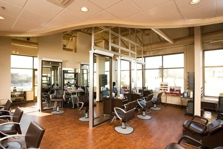 https://cdn.salonspotlight.com/photos/Us8dsfAVGTk4G0jN30ka/744f0b78-042f-4302-81d2-ca618b662e18_720x720