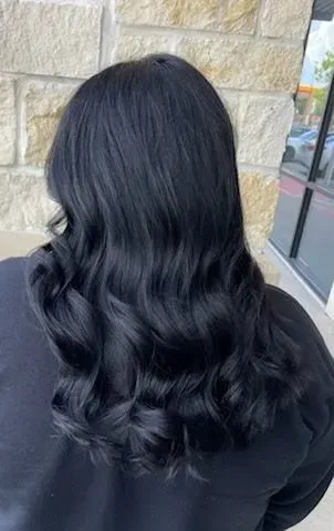 https://cdn.salonspotlight.com/photos/UsHCcHBh30YpVZKldwsZ/aeefab82-7ba1-4f6c-be59-0585423a185f_720x720