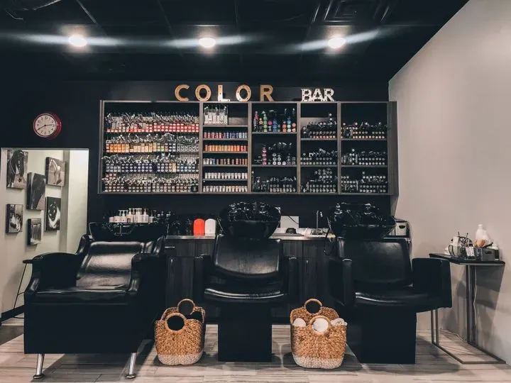 https://cdn.salonspotlight.com/photos/UtG9R2ojGjaQ2SYC5JGj/24c4d4d9-b046-485f-a3e4-1dfb0aeead17_720x720