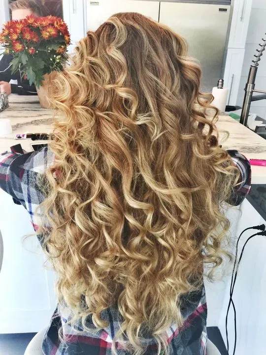 https://cdn.salonspotlight.com/photos/UtG9R2ojGjaQ2SYC5JGj/698d07d7-65c9-4ad9-84c6-a66406fd0b7b_720x720