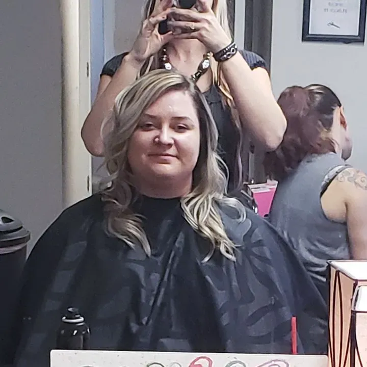 https://cdn.salonspotlight.com/photos/UuobHoEtIzXOGMTSvdGQ/4ba8287a-561c-4d41-a7b7-995a0f9d12f6_720x720