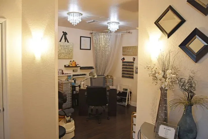 https://cdn.salonspotlight.com/photos/UvAhLth3mEaycgwE8bu9/018c43ea-38cf-447a-b928-0a87fc9cf394_720x720