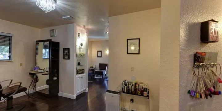 https://cdn.salonspotlight.com/photos/UvAhLth3mEaycgwE8bu9/5c01ff3d-b98c-4df0-b37c-07be36f6fad9_720x720