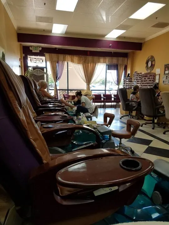 https://cdn.salonspotlight.com/photos/UvoSixKNhebh448aKjNa/87de33d6-782a-453b-944b-902824175e5c_720x720