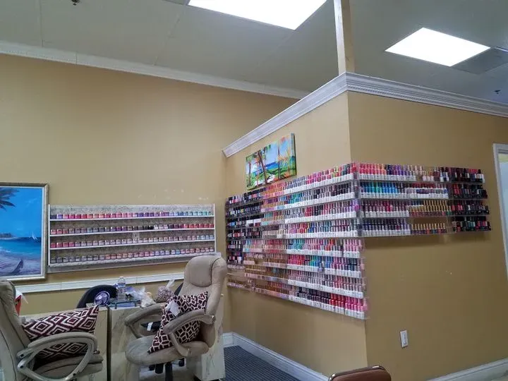 https://cdn.salonspotlight.com/photos/UvoSixKNhebh448aKjNa/aa87cdfd-4c8e-4581-91a9-2b6b214c81c0_720x720
