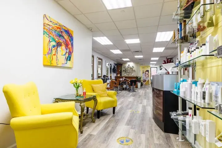 https://cdn.salonspotlight.com/photos/UxbwZbdn5WHHnQKijcva/033b9893-1f7c-4395-8e34-6d68a06c097d_720x720