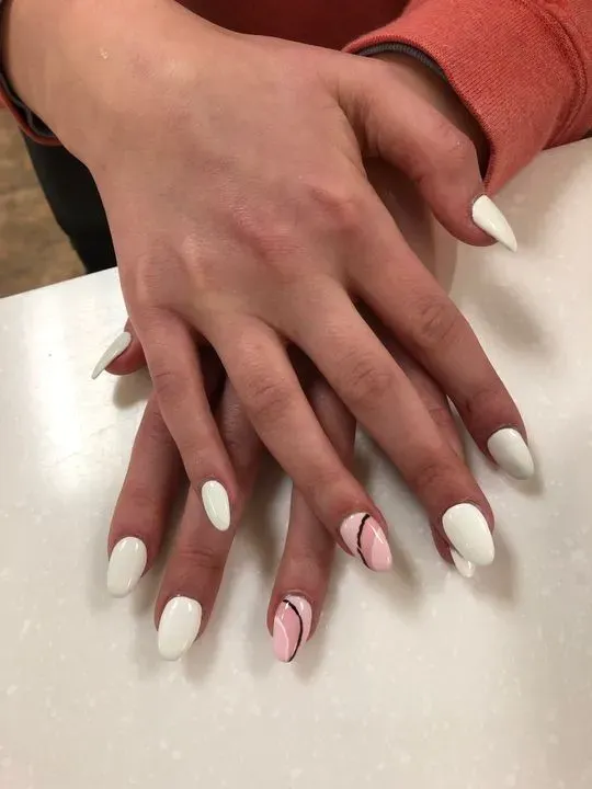 https://cdn.salonspotlight.com/photos/UytY3t3QCbsOKvLPf88K/385b78de-b222-4791-9c81-d8bf93bb3d1c_720x720