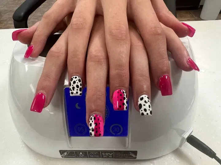 https://cdn.salonspotlight.com/photos/UytY3t3QCbsOKvLPf88K/c63d36b1-50e4-400b-8037-b5fe73eeaf9e_720x720