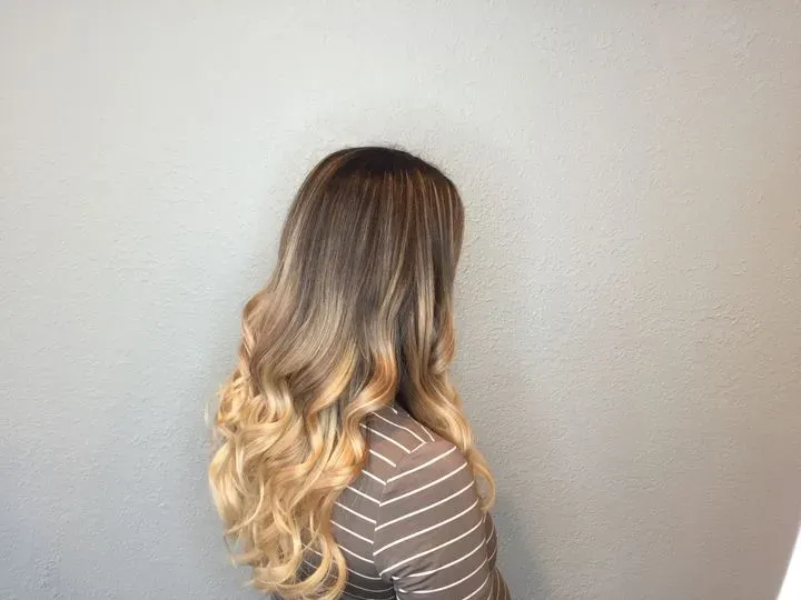 https://cdn.salonspotlight.com/photos/Uzfloi6MC2zl3bsQwf2V/cfbf9c95-47cd-439f-afbf-89e69911b4e9_720x720
