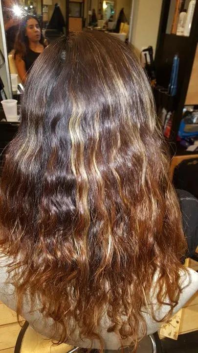 https://cdn.salonspotlight.com/photos/Uzl37MQx0CGNR2BMbMeV/293e68d7-2662-463c-9fd0-256cae62635c_720x720