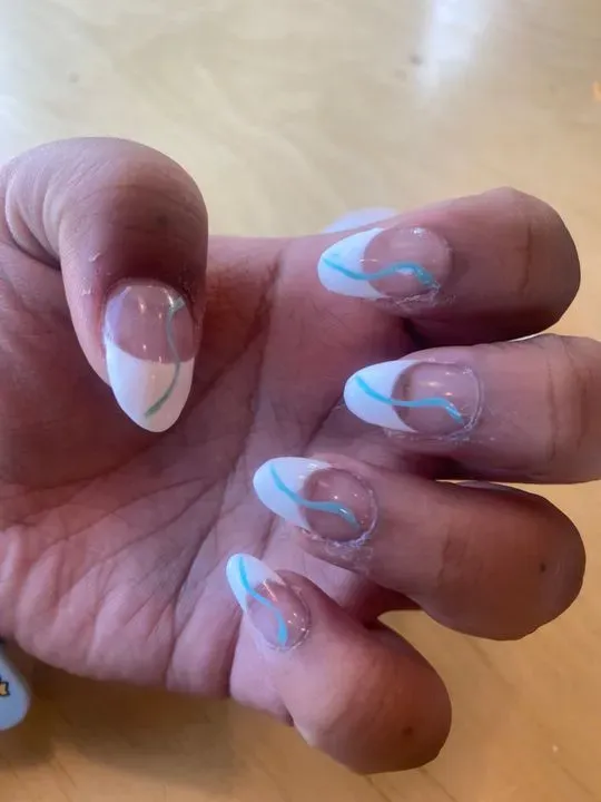 https://cdn.salonspotlight.com/photos/V0E9IVDyAkV3Iymo4gtf/3df85940-f5c4-4b16-a907-25bb21a449a0_720x720