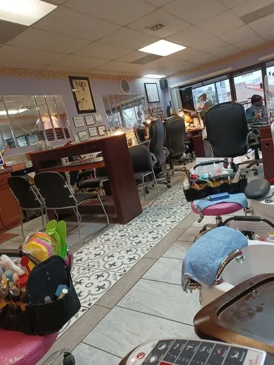 https://cdn.salonspotlight.com/photos/V0mWxOQ7wfyfIs8lmo5q/11f0ef63-3880-4801-b95f-e0a1684e21d6_720x720