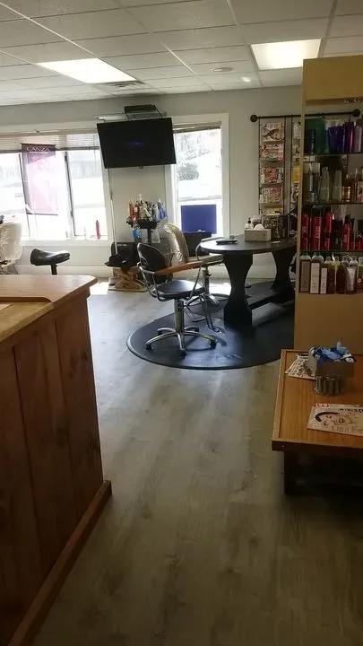 https://cdn.salonspotlight.com/photos/V1O7mzjaw4OxaKeHrI8p/04266cff-8bdc-4fff-94c6-ddb8074b9f95_720x720