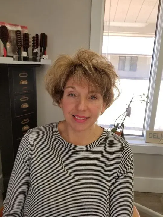 https://cdn.salonspotlight.com/photos/V1O7mzjaw4OxaKeHrI8p/e9db60d9-01ff-4998-b7b0-5889f8c8b101_720x720