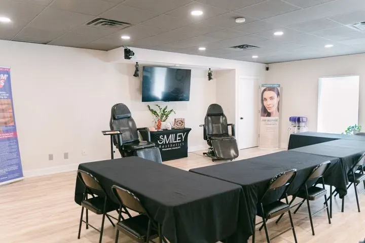 https://cdn.salonspotlight.com/photos/V1pNcuYkmAzxv8nXfnk0/c0d6d920-b1e2-408d-9825-5de2c6dd831f_720x720
