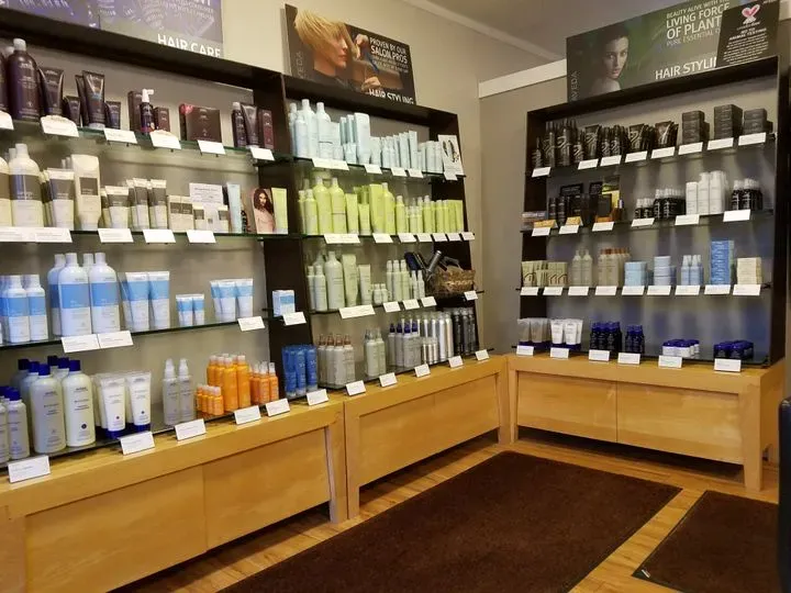 https://cdn.salonspotlight.com/photos/V4PVYMoJmJBVREZiCpIj/499208bc-8f35-4855-8b9a-88278634ba04_720x720