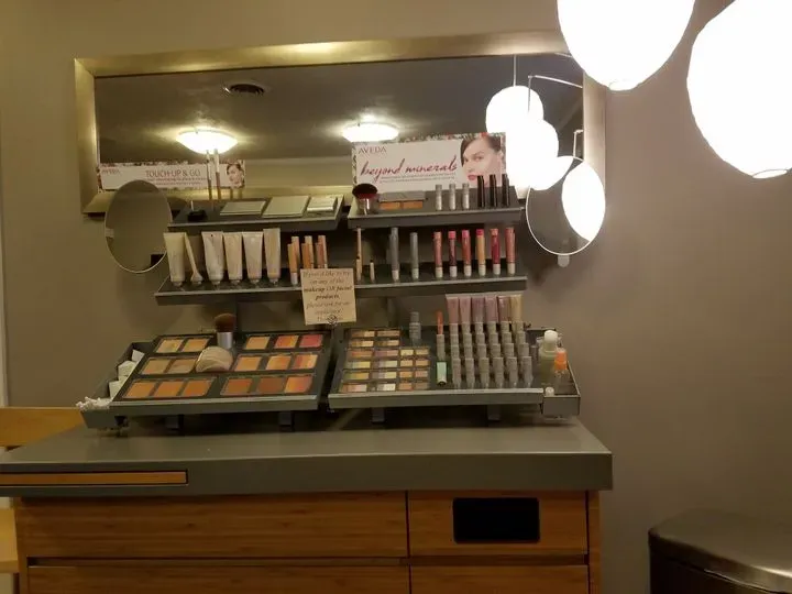https://cdn.salonspotlight.com/photos/V4PVYMoJmJBVREZiCpIj/6031f70c-5dcc-4f77-b665-32900a760451_720x720