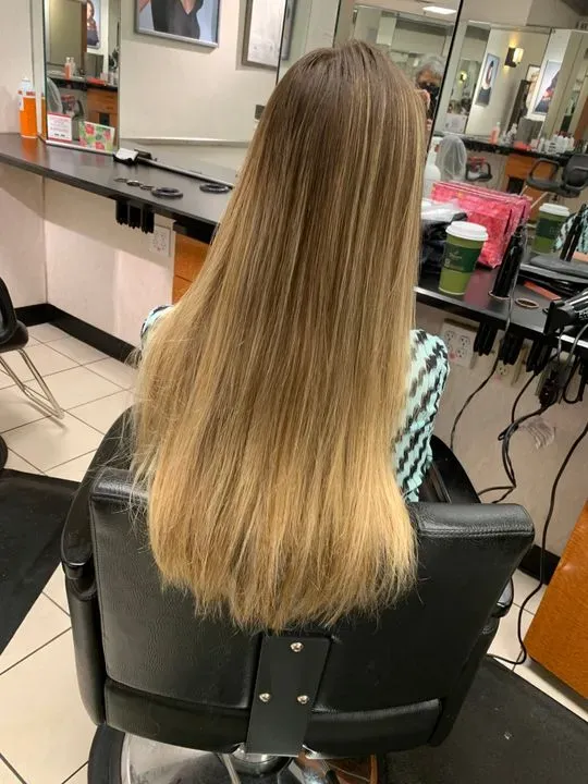 https://cdn.salonspotlight.com/photos/V7kVQZjqYdLh1H1q9StS/d113d6e7-00c4-46f8-9bb7-8e52c2b53a6f_720x720