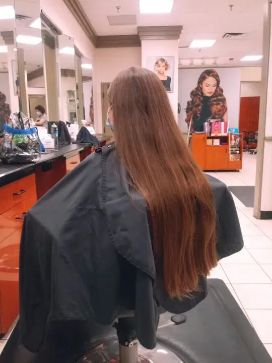 https://cdn.salonspotlight.com/photos/V7kVQZjqYdLh1H1q9StS/f5d7e5e4-e7df-4acc-9bc6-c4667838769e_720x720