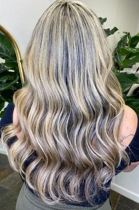 https://cdn.salonspotlight.com/photos/V8HO2DFw7yi9pf9plM1f/7746353f-be92-4d14-96af-e2b5672d3fc9_720x720