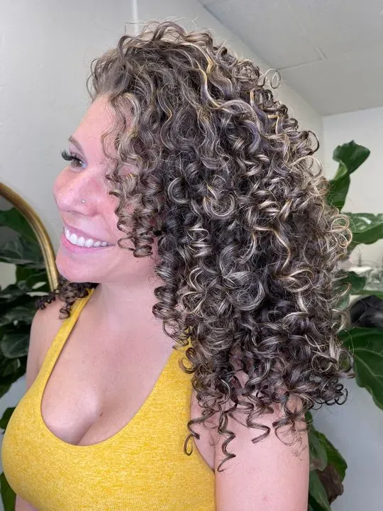 https://cdn.salonspotlight.com/photos/V8HO2DFw7yi9pf9plM1f/8b18a3e6-4241-4927-94fd-1202632e6e0c_720x720