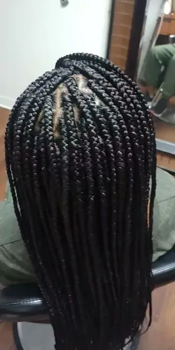 https://cdn.salonspotlight.com/photos/VA64cZcZIptxXSJ66uQU/4e05709c-f2be-4843-b7a4-5b6db6503412_720x720