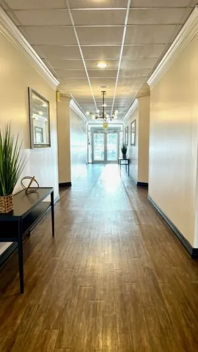 https://cdn.salonspotlight.com/photos/VA64cZcZIptxXSJ66uQU/6303c05f-7bc7-44d3-8ad9-4e087be8fe5e_720x720
