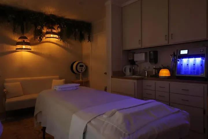 https://cdn.salonspotlight.com/photos/VA6JiuE2wYdluy9MvIUm/3dffb5d6-d9e6-4ef0-91d3-0bf685be9692_720x720