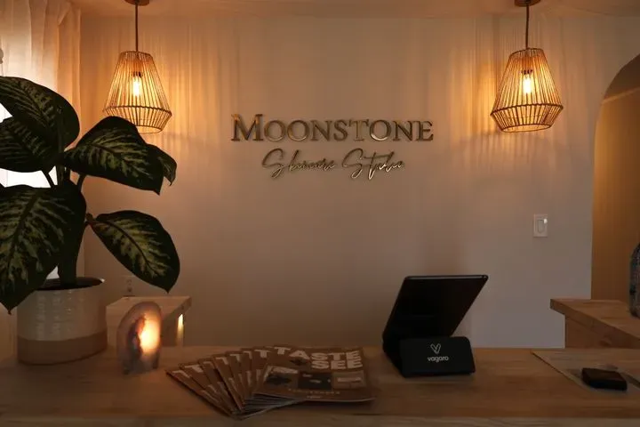 https://cdn.salonspotlight.com/photos/VA6JiuE2wYdluy9MvIUm/be09c31f-5328-4d3e-9fca-cbeb6155b981_720x720