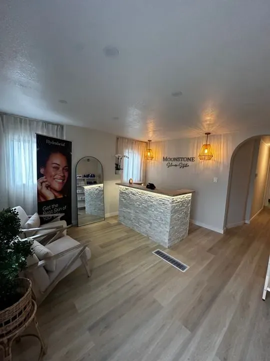 https://cdn.salonspotlight.com/photos/VA6JiuE2wYdluy9MvIUm/efd88463-1e6a-4302-a726-e6306602617d_720x720