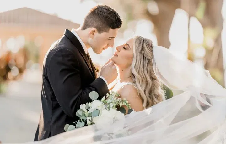 https://cdn.salonspotlight.com/photos/VC66QtOZJozPO2F3bQIL/6d81c4b0-f410-4fc6-aeac-c52a5972f0df_720x720