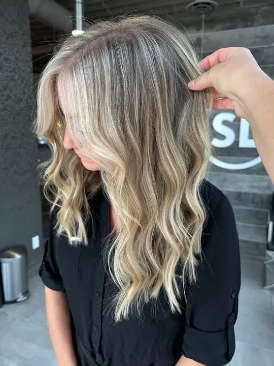 https://cdn.salonspotlight.com/photos/VC66QtOZJozPO2F3bQIL/771533e8-e74c-474c-9800-293d0ace6580_720x720