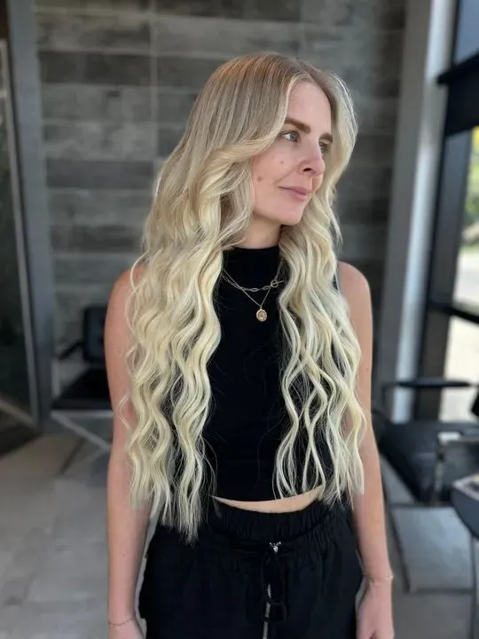 https://cdn.salonspotlight.com/photos/VC66QtOZJozPO2F3bQIL/fc9b565e-9be6-4749-9c07-553ea6464c37_720x720