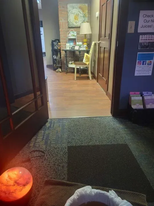 https://cdn.salonspotlight.com/photos/VCYIdc0UUa4tZ0fbkVs0/a2d14638-7800-4f8d-a82d-eaba6e53e5cf_720x720