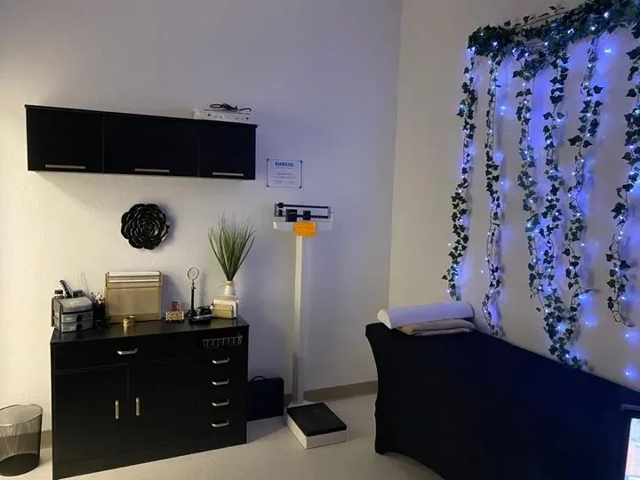 https://cdn.salonspotlight.com/photos/VCyXATjq4tbY7osMqBza/f7882984-a379-47ec-ba6d-a5323415631b_720x720