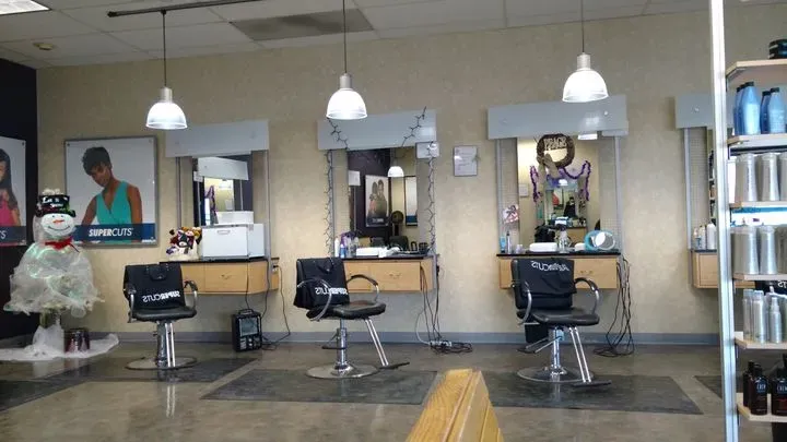 https://cdn.salonspotlight.com/photos/VEsSMmbZRaPiwKbIBd4g/222f75d3-ac0c-4ffa-9a3f-9f9cbd3fbf98_720x720