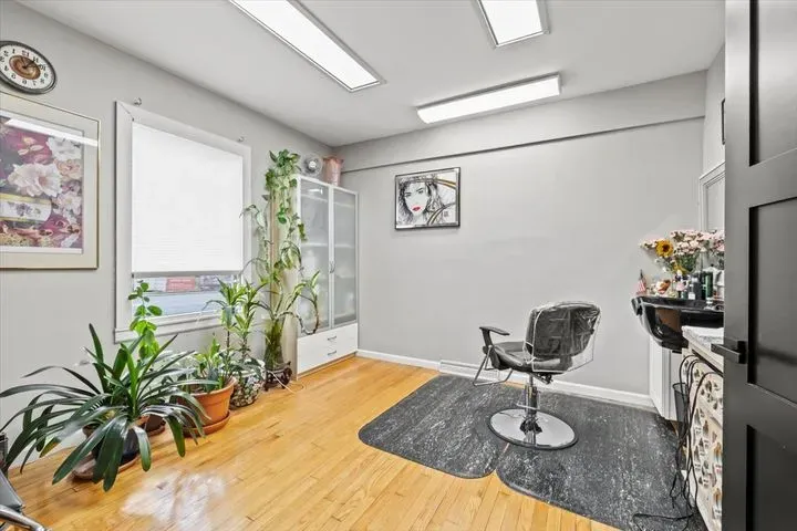 https://cdn.salonspotlight.com/photos/VGU3rjpWDymITat5t2F4/43afc248-e23f-4654-9a73-9ebec5e98daf_720x720