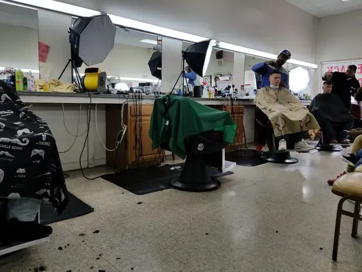 https://cdn.salonspotlight.com/photos/VI3EiURZ1FrcU2nLn8al/096754dc-f480-4655-b518-5e2d0066d092_720x720