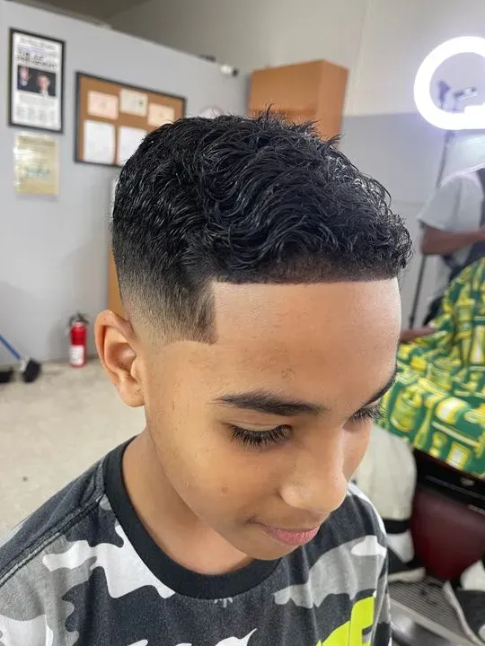 https://cdn.salonspotlight.com/photos/VI3EiURZ1FrcU2nLn8al/4d22fdf7-b3e6-4ebd-a077-a3a8f8f187f0_720x720
