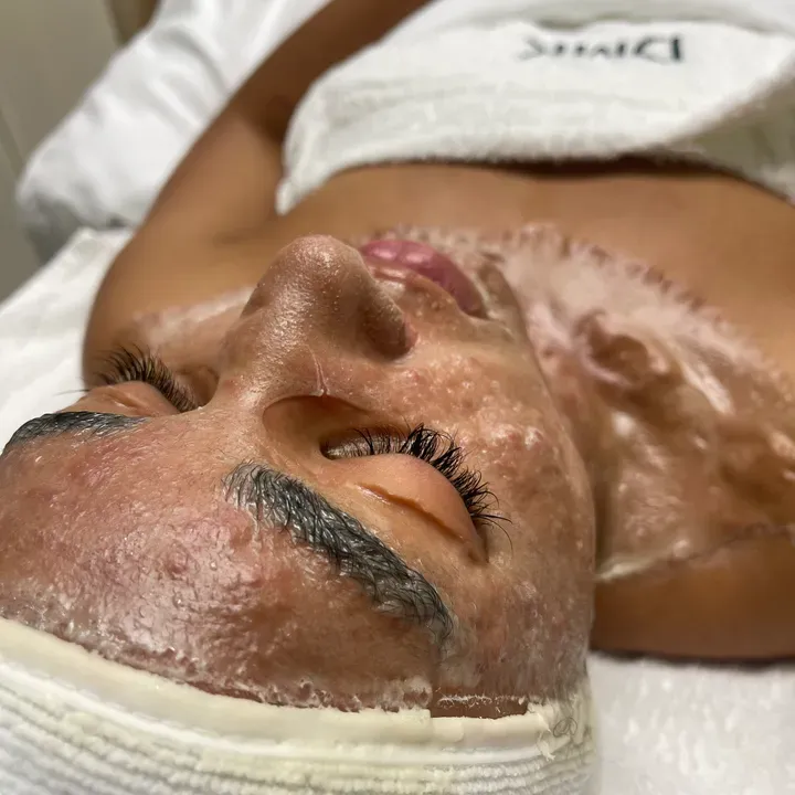 https://cdn.salonspotlight.com/photos/VK0bmR7LYAXgtToYNzEF/dcbcffc4-62b6-4c6a-b1e5-7c76dc125dd8_720x720