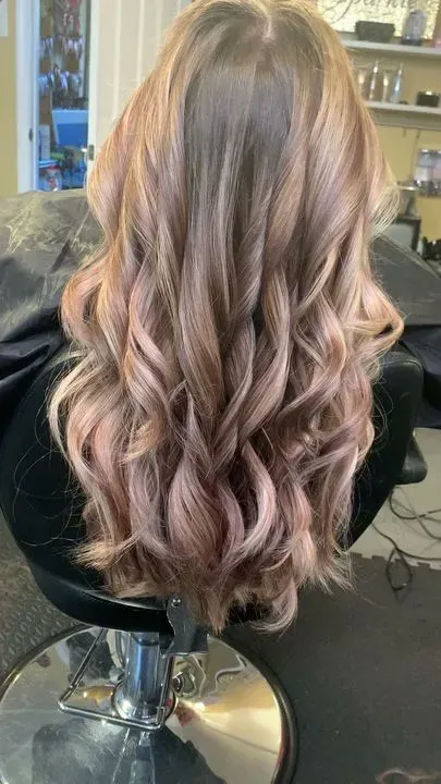 https://cdn.salonspotlight.com/photos/VKfpLYq9Z0oNtrLtDLAS/478c0146-2b21-418e-be1f-bf9d0118fe62_720x720