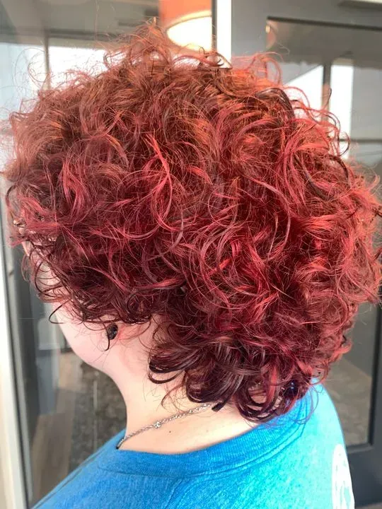 https://cdn.salonspotlight.com/photos/VKfpLYq9Z0oNtrLtDLAS/48f56908-4458-4c6e-89a2-cf3e53c4358d_720x720