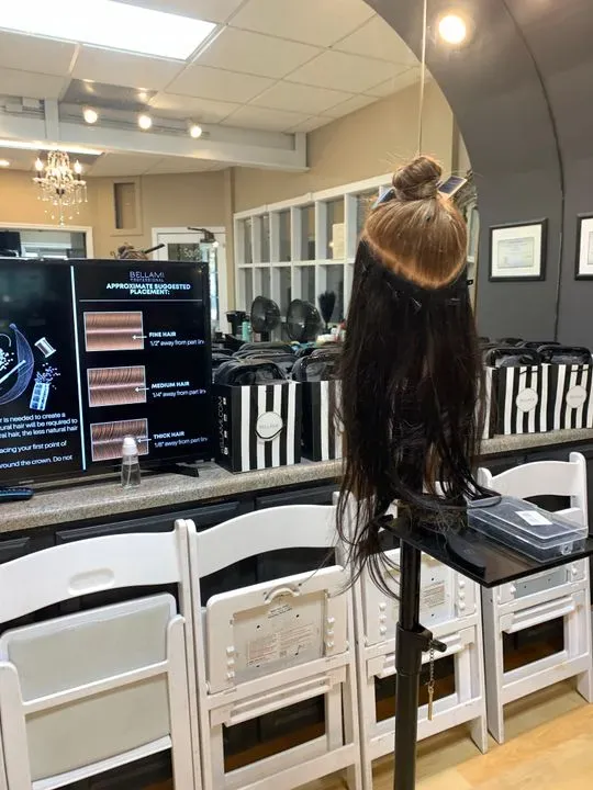 https://cdn.salonspotlight.com/photos/VKfpLYq9Z0oNtrLtDLAS/5a55ad30-5643-43da-9848-8056e467c59e_720x720