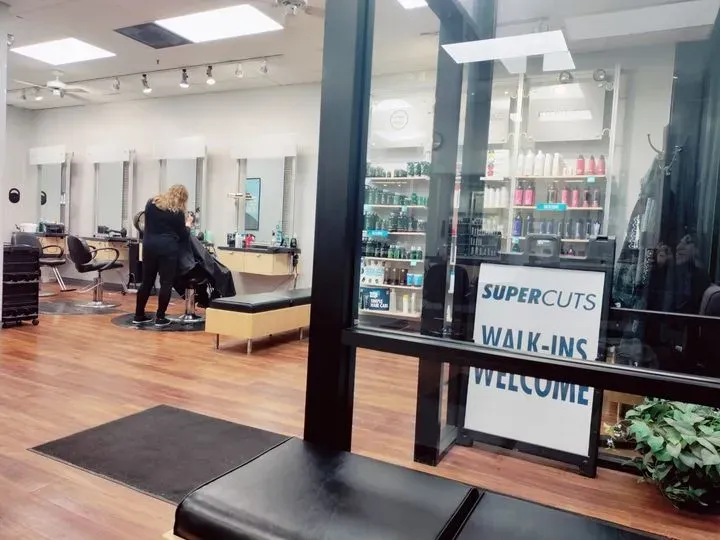 https://cdn.salonspotlight.com/photos/VKiF0F9VXInTe49baMbY/cf41fd04-7df0-4f03-b8c6-e16caaf11205_720x720