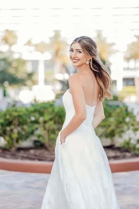 https://cdn.salonspotlight.com/photos/VLBujhoP3tqkyUjWFQLR/81e29b78-f3d0-4f27-bd97-255744735316_720x720
