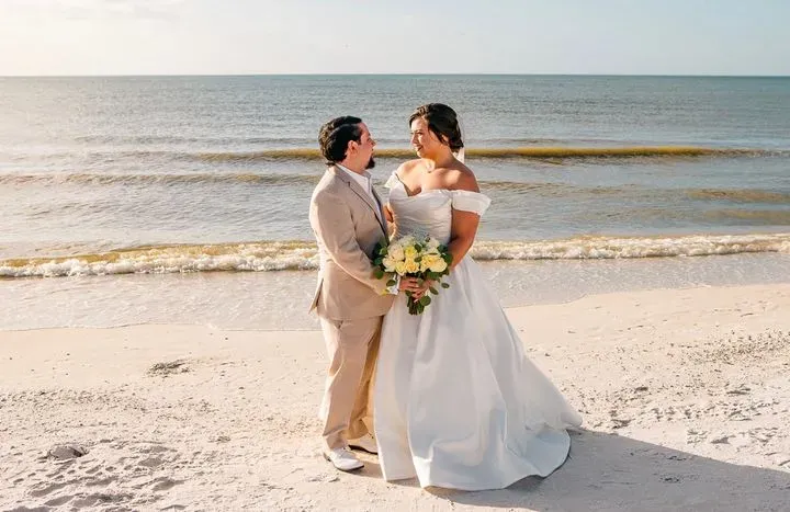 https://cdn.salonspotlight.com/photos/VLBujhoP3tqkyUjWFQLR/b2868c21-1561-4872-97b6-2fa8b24ec373_720x720