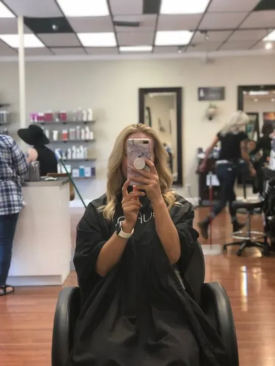 https://cdn.salonspotlight.com/photos/VMFbTUrAa7HlyjDXc4rx/8153844a-25b9-4a97-acc0-bcc668e86efc_720x720