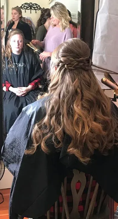 https://cdn.salonspotlight.com/photos/VMFbTUrAa7HlyjDXc4rx/83d01409-c87b-4294-825d-6b78bc19be64_720x720