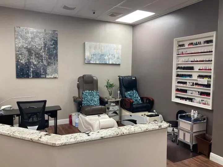 https://cdn.salonspotlight.com/photos/VN4fHz3KDaZmt20XDzwI/16963cf2-eb30-4c34-a46c-0c5b2d0b5cc7_720x720