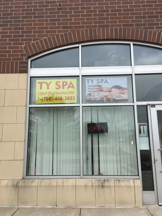 https://cdn.salonspotlight.com/photos/VNvbUUTiDQo7sPMfeJo4/e23d2fe3-a50a-4f60-85a1-43949e023a64_720x720